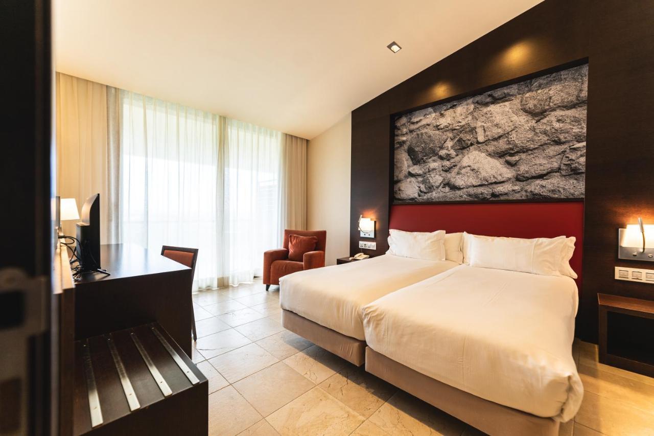 Hotel Mas Sola Санта Колома де Фарнерс Екстериор снимка
